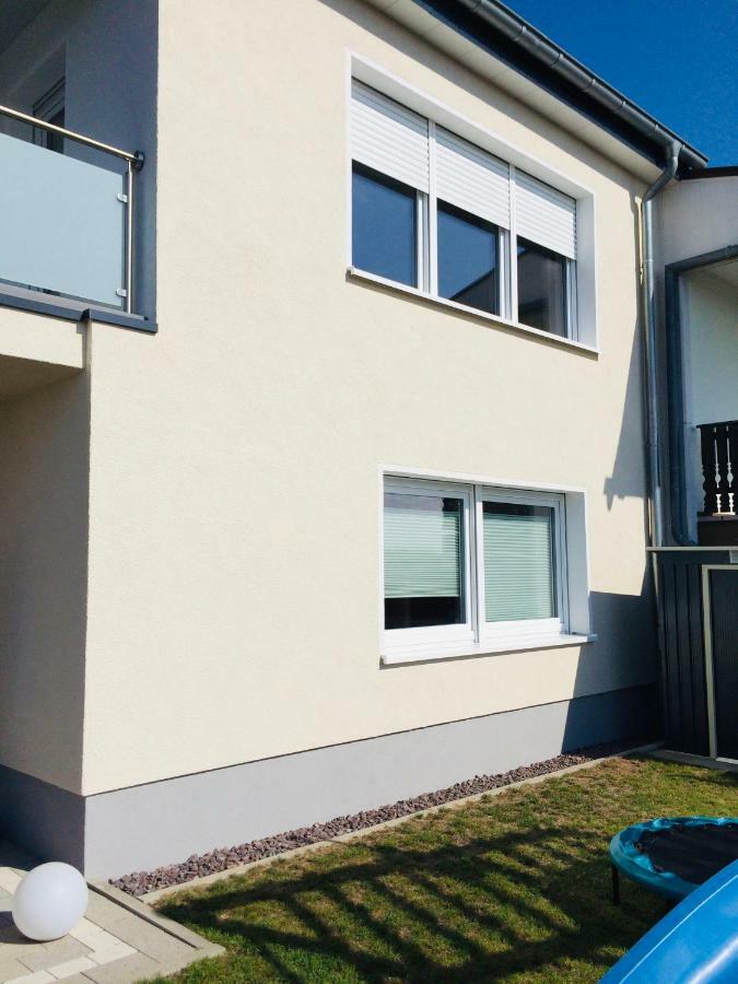 Neu! Top Apartment! 7Km Saarbruecken! Terrasse, Garten! Sulzbach  المظهر الخارجي الصورة